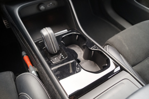 Volvo XC40 Recharge P8 AWD 78kWh 408pk R-Design -NAVI-ECC-