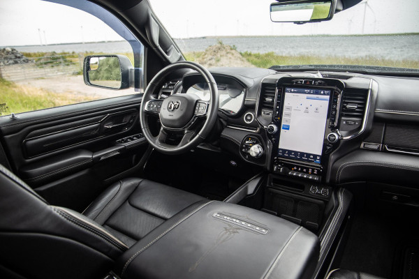 Dodge Ram 1500 5.7 V8 4x4 Crew Cab Limited BPM VRIJ / ALL IN PRIJS / PANO / KLEP / WIDE BODY / GARANTIE