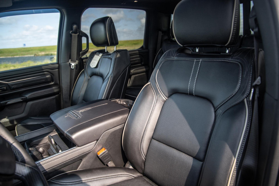 Dodge Ram 1500 5.7 V8 4x4 Crew Cab Limited BPM VRIJ / ALL IN PRIJS / PANO / KLEP / WIDE BODY / GARANTIE