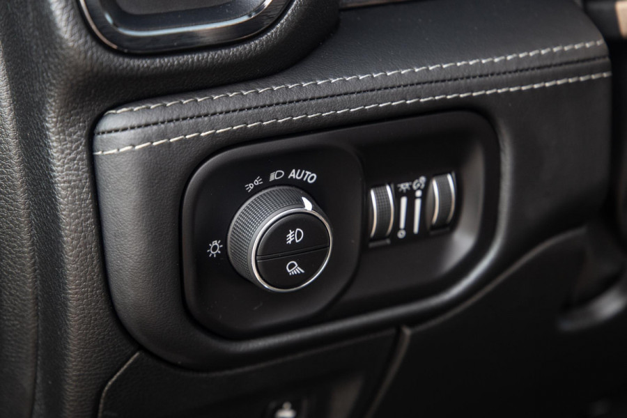 Dodge Ram 1500 5.7 V8 4x4 Crew Cab Limited BPM VRIJ / ALL IN PRIJS / PANO / KLEP / WIDE BODY / GARANTIE