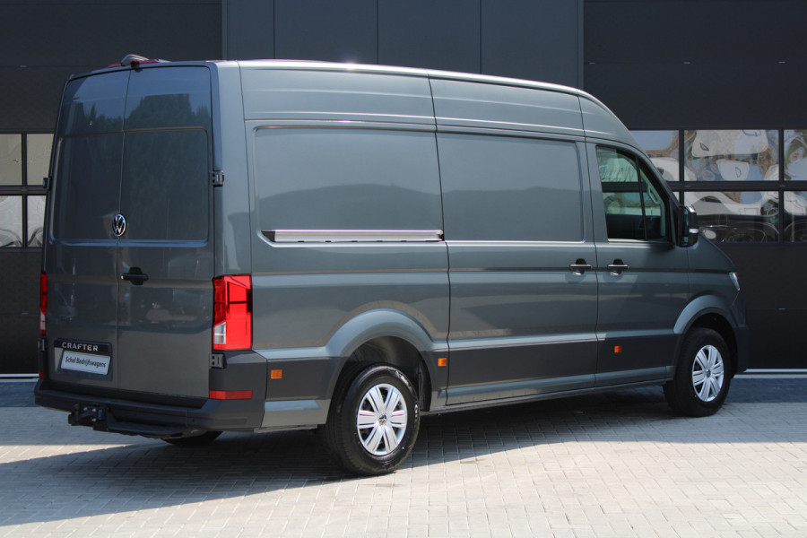 Volkswagen Crafter 35 2.0 TDI L3H3 177pk - Facelift - 2x Schuifdeur - Navigatie - LED - Geveerde stoel - Virtual cockpit - Camera - Trekhaak - Stoe