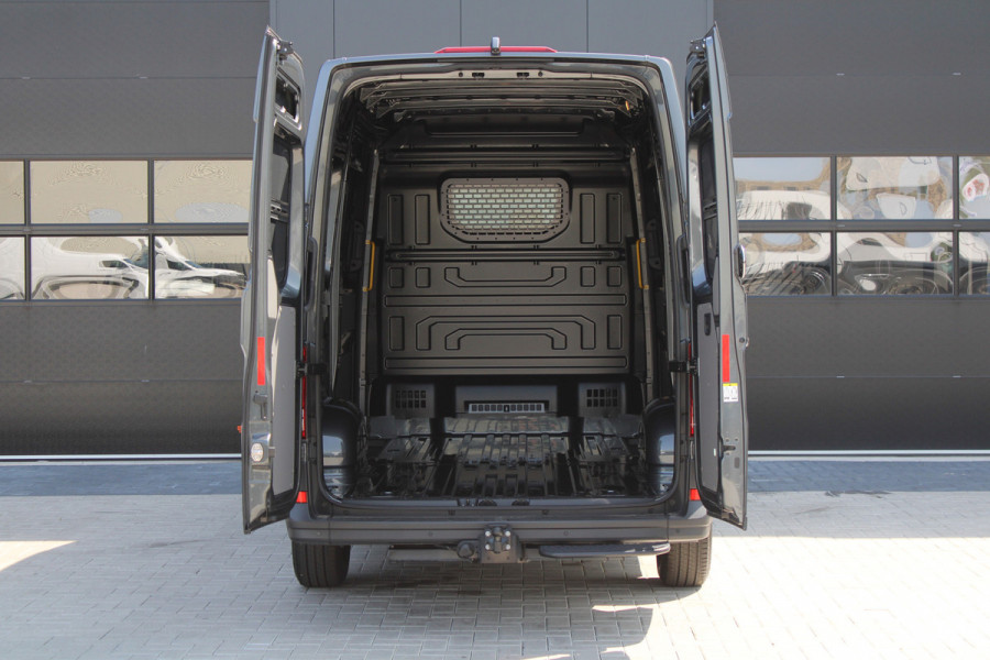 Volkswagen Crafter 35 2.0 TDI L3H3 177pk - Facelift - 2x Schuifdeur - Navigatie - LED - Geveerde stoel - Virtual cockpit - Camera - Trekhaak - Stoe