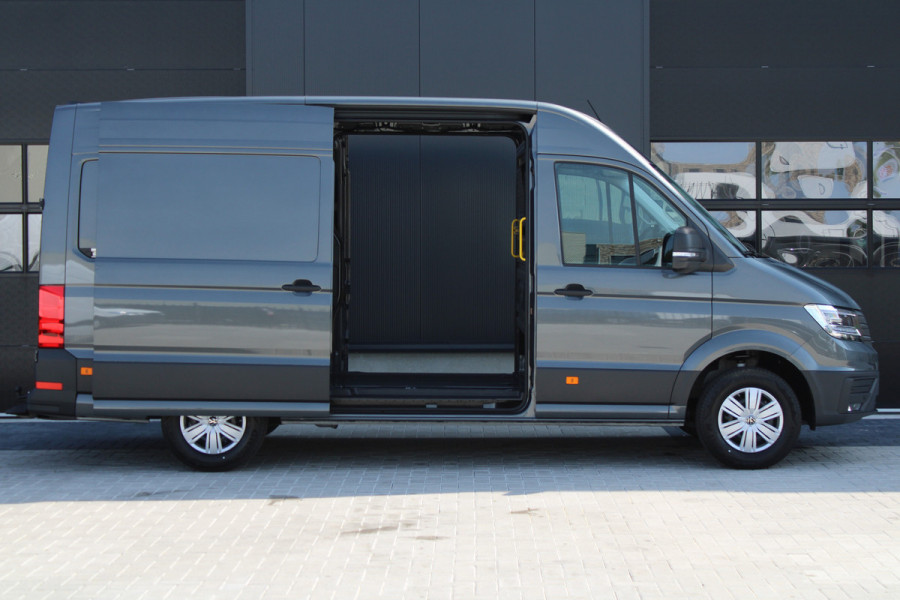 Volkswagen Crafter 35 2.0 TDI L3H3 177pk - Facelift - 2x Schuifdeur - Navigatie - LED - Geveerde stoel - Virtual cockpit - Camera - Trekhaak - Stoe