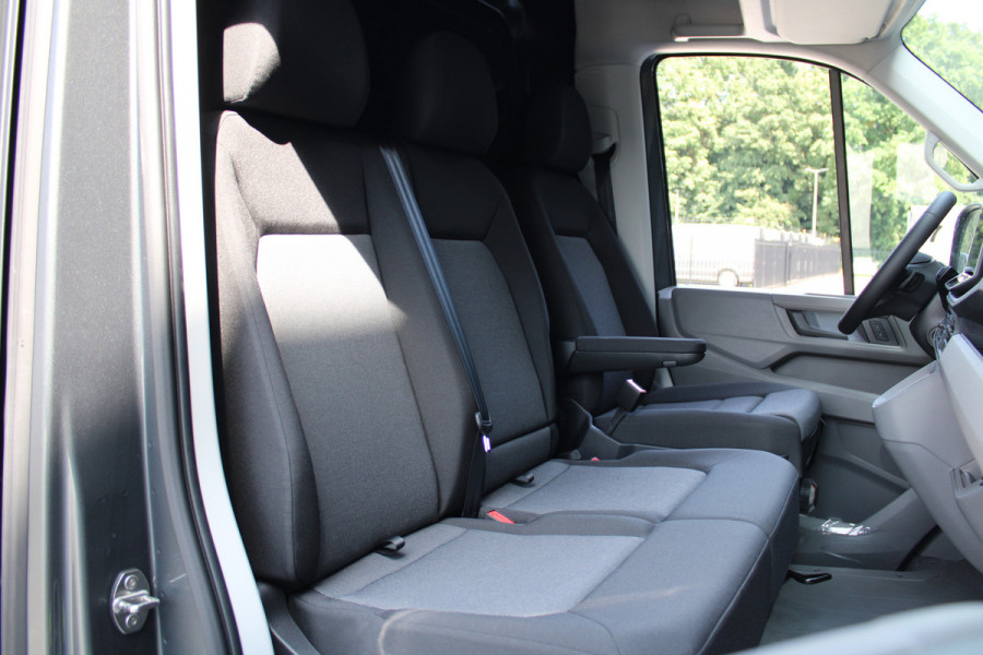 Volkswagen Crafter 35 2.0 TDI L3H3 177pk - Facelift - 2x Schuifdeur - Navigatie - LED - Geveerde stoel - Virtual cockpit - Camera - Trekhaak - Stoe
