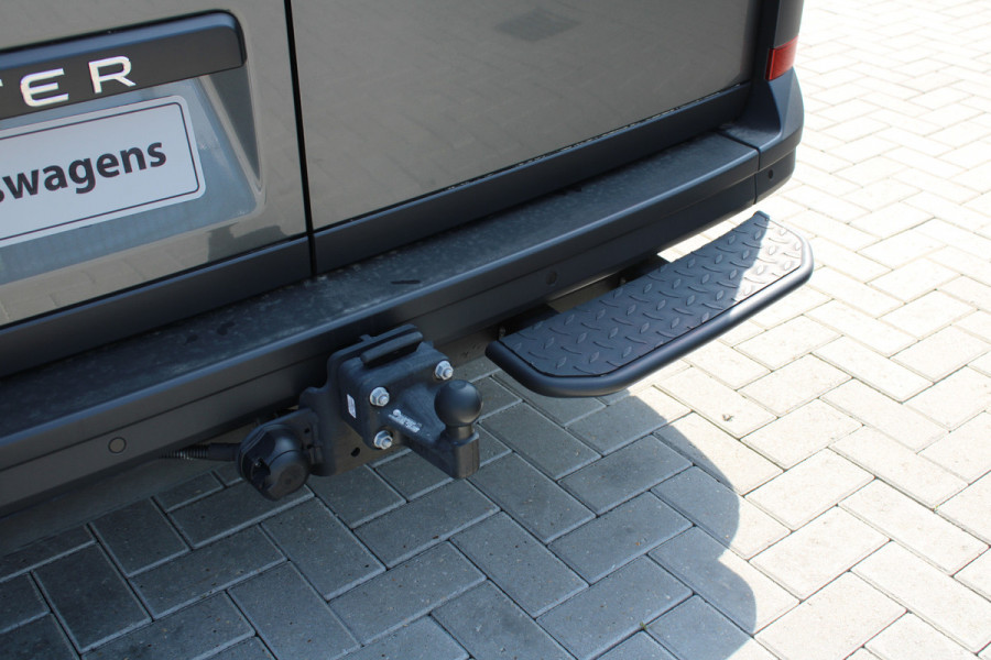 Volkswagen Crafter 35 2.0 TDI L3H3 177pk - Facelift - 2x Schuifdeur - Navigatie - LED - Geveerde stoel - Virtual cockpit - Camera - Trekhaak - Stoe