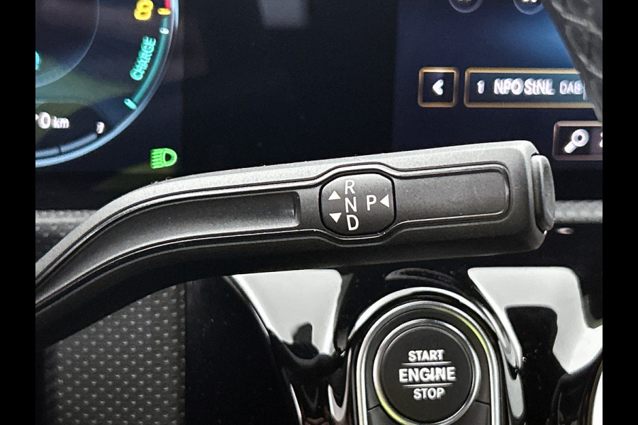 Mercedes-Benz A-Klasse 250 e Premium Plus | Panoramadak | 5 spaaks lichtmetalen velgen | Wide screen | Navigatie | Parking support | Inclusief 24 maanden Mercedes-Benz Certified garantie voor Europa.