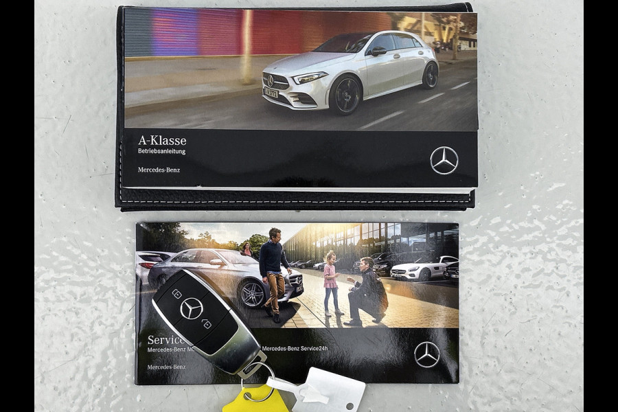 Mercedes-Benz A-Klasse 250 e Premium Plus | Panoramadak | 5 spaaks lichtmetalen velgen | Wide screen | Navigatie | Parking support | Inclusief 24 maanden Mercedes-Benz Certified garantie voor Europa.