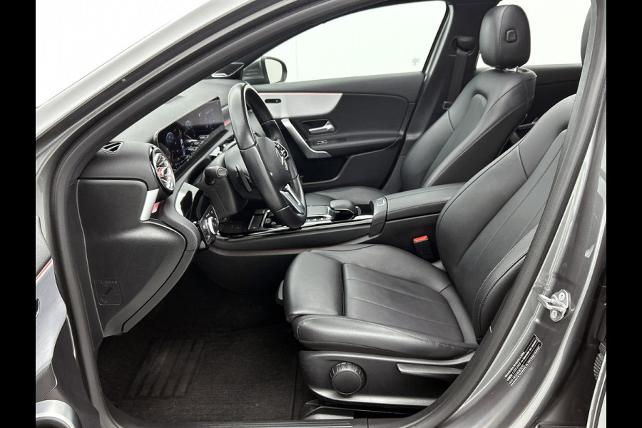 Mercedes-Benz A-Klasse 250 e Premium Plus | Panoramadak | 5 spaaks lichtmetalen velgen | Wide screen | Navigatie | Parking support | Inclusief 24 maanden Mercedes-Benz Certified garantie voor Europa.