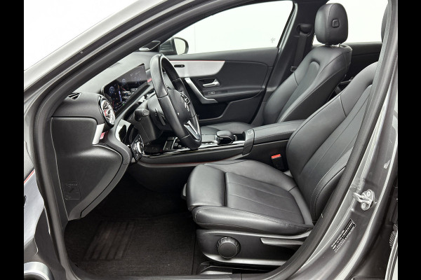 Mercedes-Benz A-Klasse 250 e Premium Plus | Panoramadak | 5 spaaks lichtmetalen velgen | Wide screen | Navigatie | Parking support | Inclusief 24 maanden Mercedes-Benz Certified garantie voor Europa.