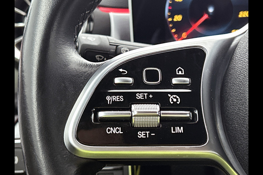 Mercedes-Benz A-Klasse 250 e Premium Plus | Panoramadak | 5 spaaks lichtmetalen velgen | Wide screen | Navigatie | Parking support | Inclusief 24 maanden Mercedes-Benz Certified garantie voor Europa.