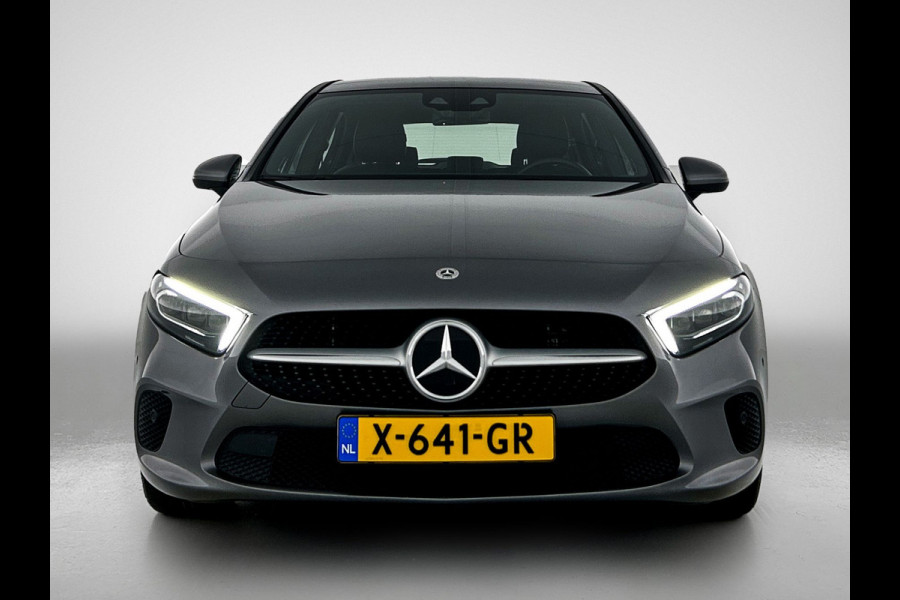 Mercedes-Benz A-Klasse 250 e Premium Plus | Panoramadak | 5 spaaks lichtmetalen velgen | Wide screen | Navigatie | Parking support | Inclusief 24 maanden Mercedes-Benz Certified garantie voor Europa.