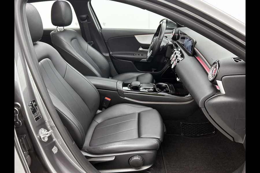 Mercedes-Benz A-Klasse 250 e Premium Plus | Panoramadak | 5 spaaks lichtmetalen velgen | Wide screen | Navigatie | Parking support | Inclusief 24 maanden Mercedes-Benz Certified garantie voor Europa.
