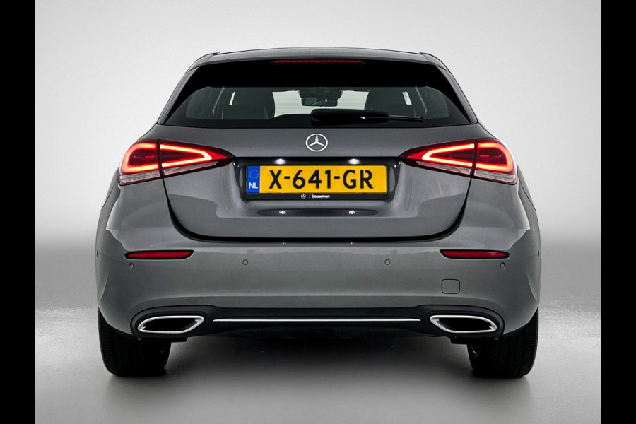 Mercedes-Benz A-Klasse 250 e Premium Plus | Panoramadak | 5 spaaks lichtmetalen velgen | Wide screen | Navigatie | Parking support | Inclusief 24 maanden Mercedes-Benz Certified garantie voor Europa.