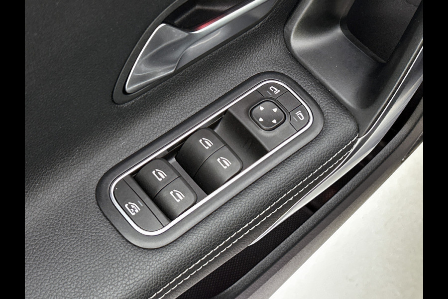 Mercedes-Benz A-Klasse 250 e Premium Plus | Panoramadak | 5 spaaks lichtmetalen velgen | Wide screen | Navigatie | Parking support | Inclusief 24 maanden Mercedes-Benz Certified garantie voor Europa.