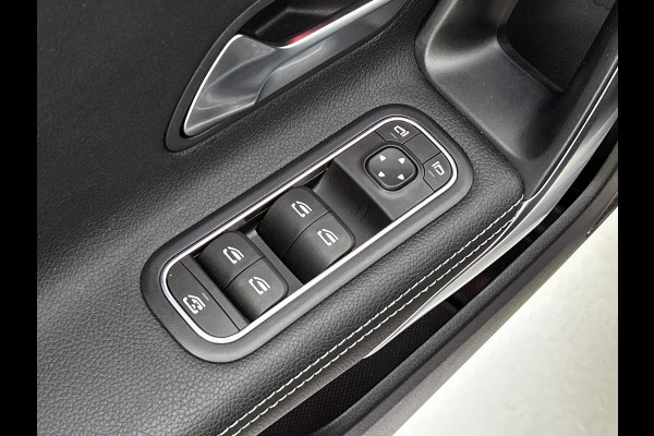 Mercedes-Benz A-Klasse 250 e Premium Plus | Panoramadak | 5 spaaks lichtmetalen velgen | Wide screen | Navigatie | Parking support | Inclusief 24 maanden Mercedes-Benz Certified garantie voor Europa.