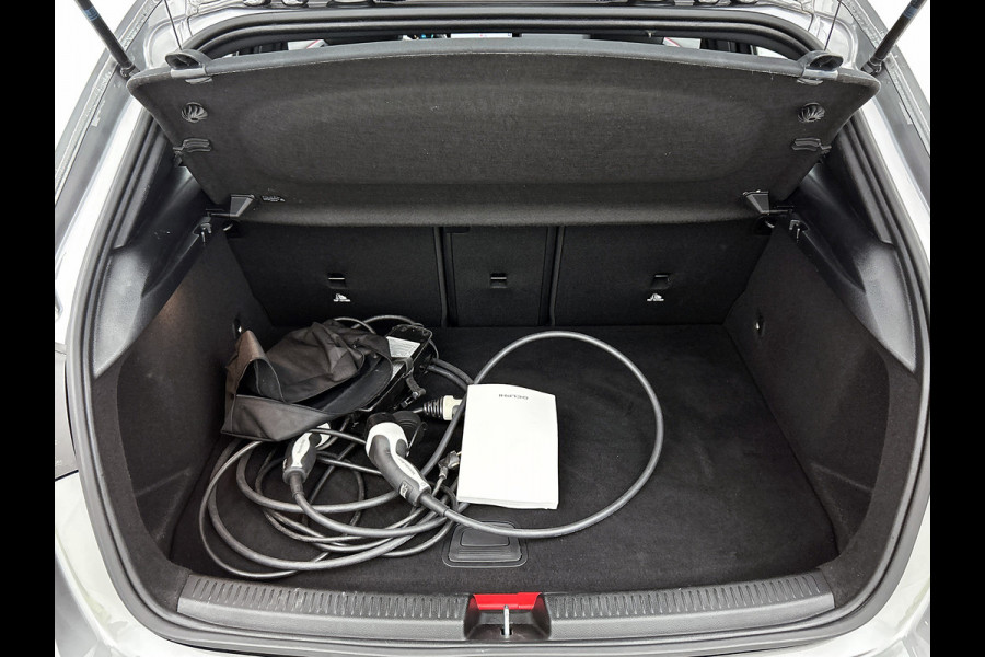 Mercedes-Benz A-Klasse 250 e Premium Plus | Panoramadak | 5 spaaks lichtmetalen velgen | Wide screen | Navigatie | Parking support | Inclusief 24 maanden Mercedes-Benz Certified garantie voor Europa.