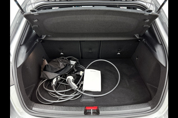 Mercedes-Benz A-Klasse 250 e Premium Plus | Panoramadak | 5 spaaks lichtmetalen velgen | Wide screen | Navigatie | Parking support | Inclusief 24 maanden Mercedes-Benz Certified garantie voor Europa.