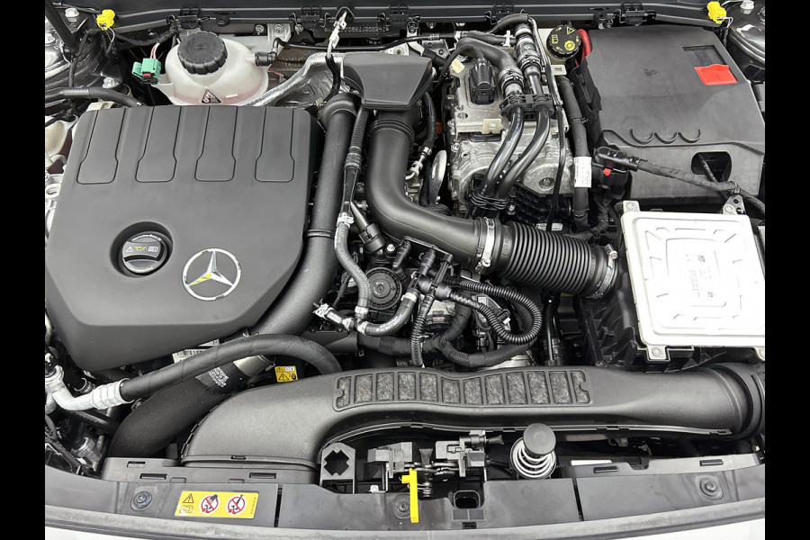 Mercedes-Benz A-Klasse 250 e Premium Plus | Panoramadak | 5 spaaks lichtmetalen velgen | Wide screen | Navigatie | Parking support | Inclusief 24 maanden Mercedes-Benz Certified garantie voor Europa.