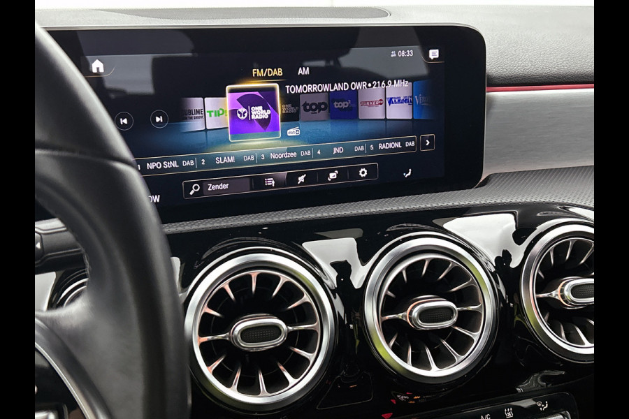 Mercedes-Benz A-Klasse 250 e Premium Plus | Panoramadak | 5 spaaks lichtmetalen velgen | Wide screen | Navigatie | Parking support | Inclusief 24 maanden Mercedes-Benz Certified garantie voor Europa.