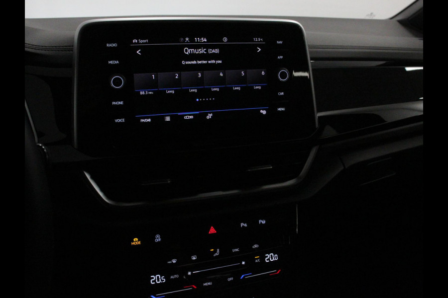 Volkswagen T-Roc 1.5 TSI 150pk Automaat R-Line Digitale Cockpit Climate Control Camera Navigatie Apple Carplay/Android Auto Lichtmetalen Velgen Parkeer sensoren Dab Led Adaptive Cruise Control