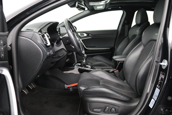 Kia ProCeed 1.5 T-GDI GT-PlusLine (PANORAMADAK, STOEL/STUUR VERWARMING, NAVI, ACHTERUITRIJCAMERA, ELEKTR STOELEN)