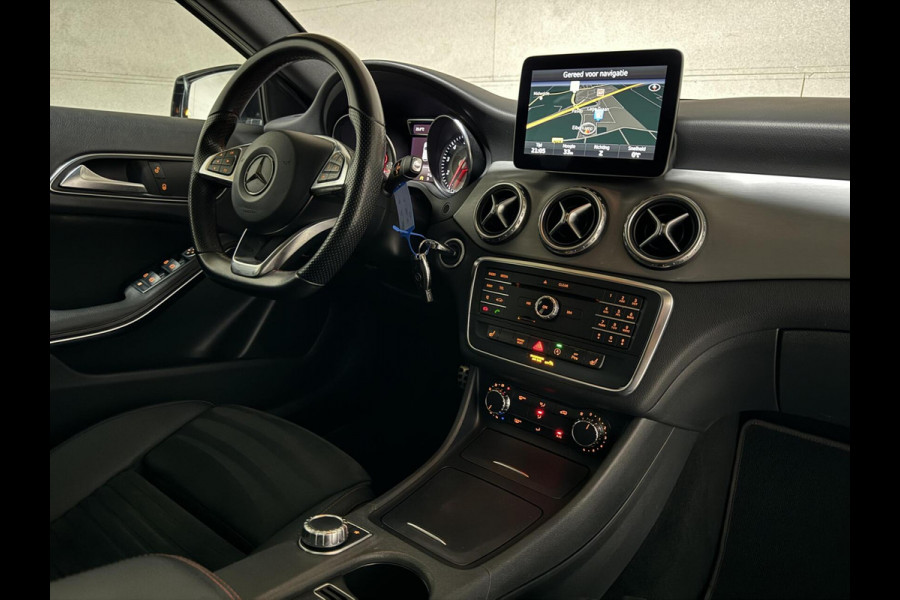Mercedes-Benz GLA 180 AMG Night Edition Pano Sfeer NAP