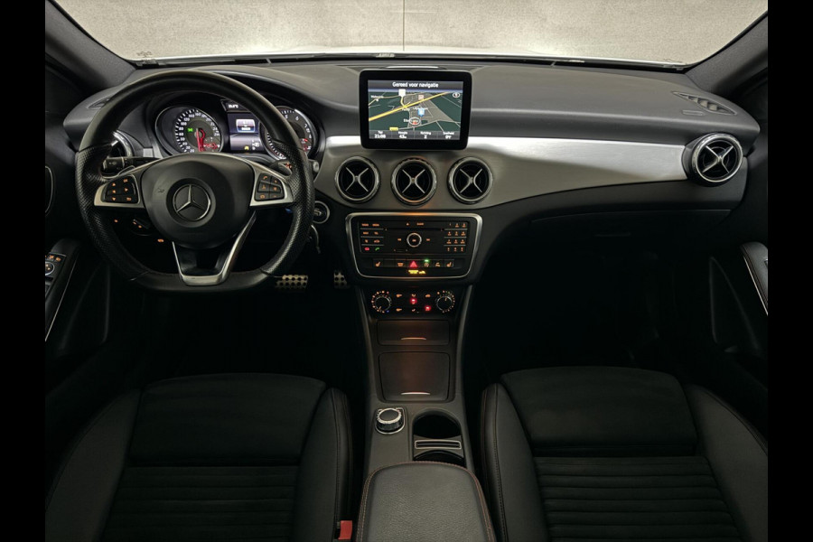 Mercedes-Benz GLA 180 AMG Night Edition Pano Sfeer NAP