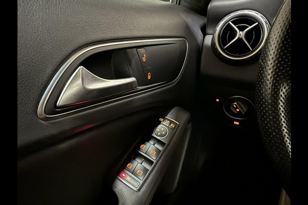Mercedes-Benz GLA 180 AMG Night Edition Pano Sfeer NAP