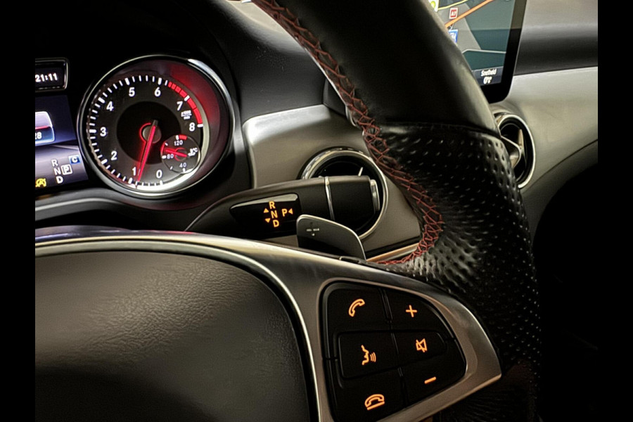 Mercedes-Benz GLA 180 AMG Night Edition Pano Sfeer NAP