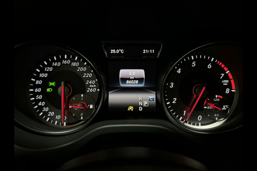 Mercedes-Benz GLA 180 AMG Night Edition Pano Sfeer NAP