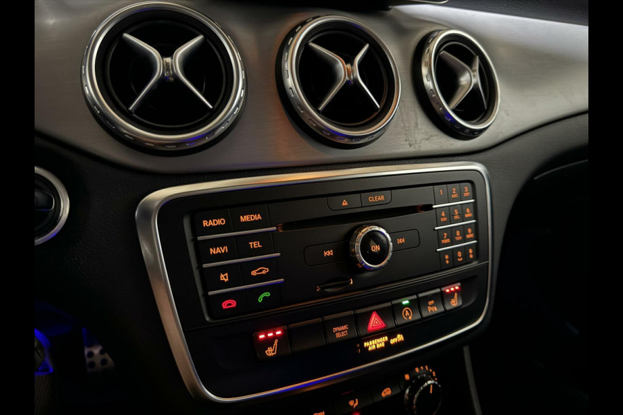 Mercedes-Benz GLA 180 AMG Night Edition Pano Sfeer NAP
