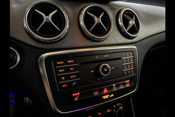 Mercedes-Benz GLA 180 AMG Night Edition Pano Sfeer NAP