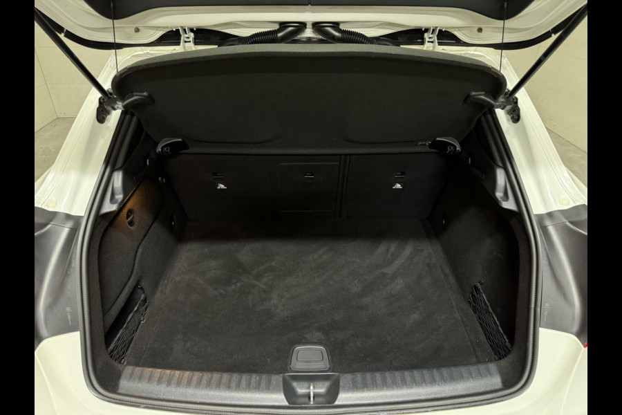 Mercedes-Benz GLA 180 AMG Night Edition Pano Sfeer NAP