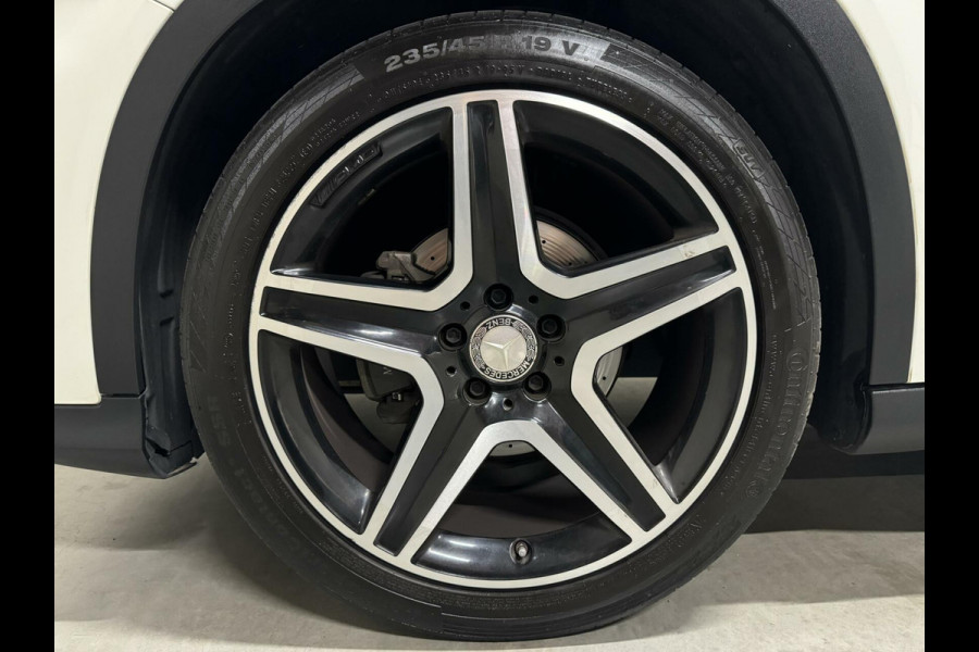Mercedes-Benz GLA 180 AMG Night Edition Pano Sfeer NAP
