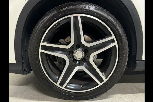 Mercedes-Benz GLA 180 AMG Night Edition Pano Sfeer NAP