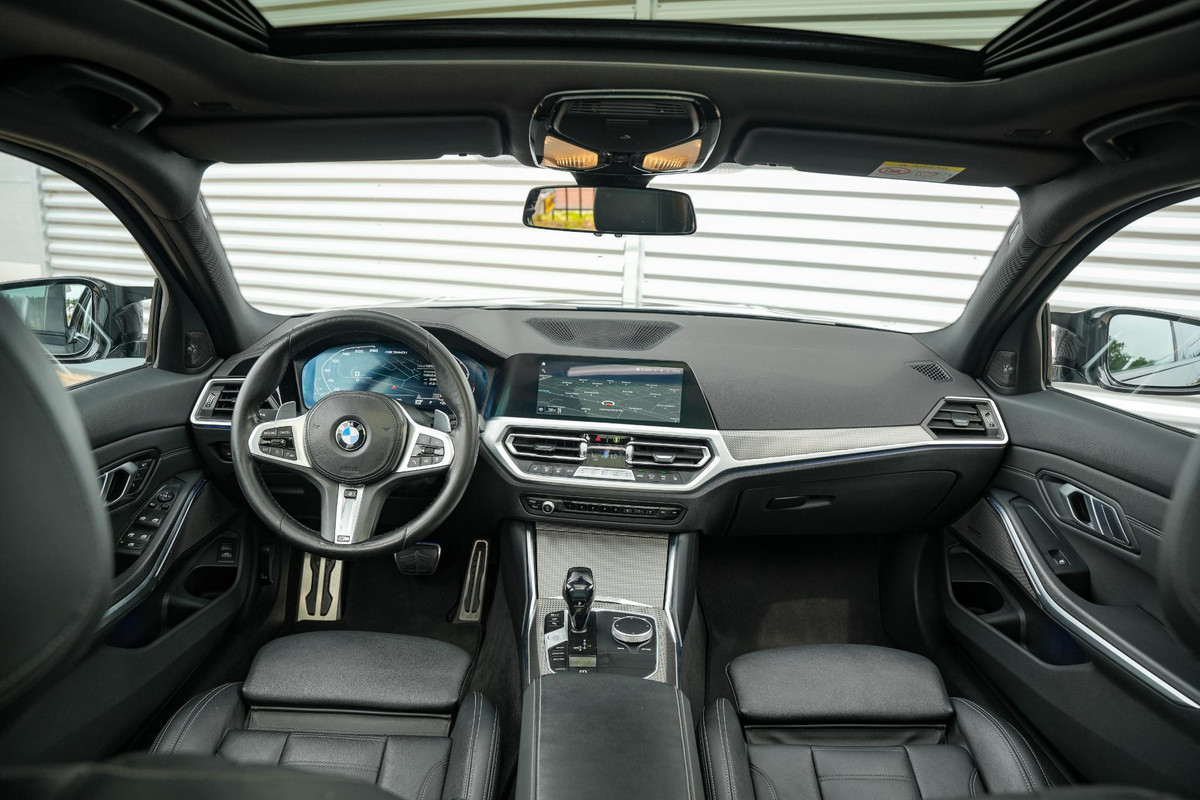 BMW 3 Serie Touring M340i xDrive Panoramadak Harman/Kardon Dodehoek 360cam Leer DAB+ 19”LM BMW 3 Serie Touring M340i xDrive Panoramadak Harman/Kardon Dodehoek 360cam Leer DAB+ 19”LM