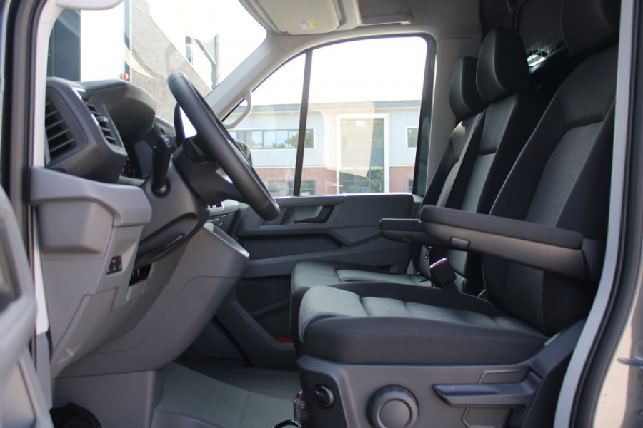Volkswagen Crafter 35 2.0 TDI L3H3 177pk - Facelift - 2x Schuifdeur - Navigatie - LED - Geveerde stoel - Virtual cockpit - Camera - Trekhaak - Stoe