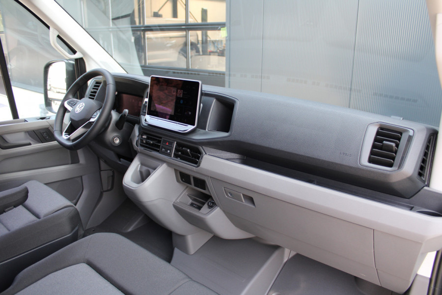 Volkswagen Crafter 35 2.0 TDI L3H3 177pk - Facelift - 2x Schuifdeur - Navigatie - LED - Geveerde stoel - Virtual cockpit - Camera - Trekhaak - Stoe