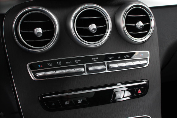 Mercedes-Benz GLC 300e 4MATIC 9G-tronic AMG Line Navigatie Cruise Control Parkeersensoren Stoelverwarming Panorama dak Matrix LED-koplampen Virtual Cockpit Surround-systeem Burmester Inductielader