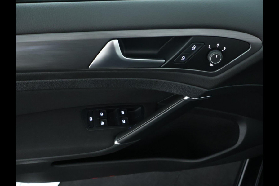 Volkswagen GOLF Variant 1.0 TSI Comfortline NAVI | CarPlay | Dealer onderhouden