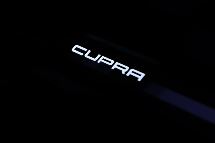 CUPRA Formentor VZ e-Hybrid 245 PK Performance Copper Edition / KEYLESS / ACC / CAMERA / DODEHOEK / CARPLAY
