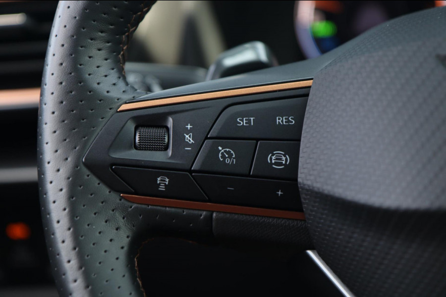CUPRA Formentor VZ e-Hybrid 245 PK Performance Copper Edition / KEYLESS / ACC / CAMERA / DODEHOEK / CARPLAY
