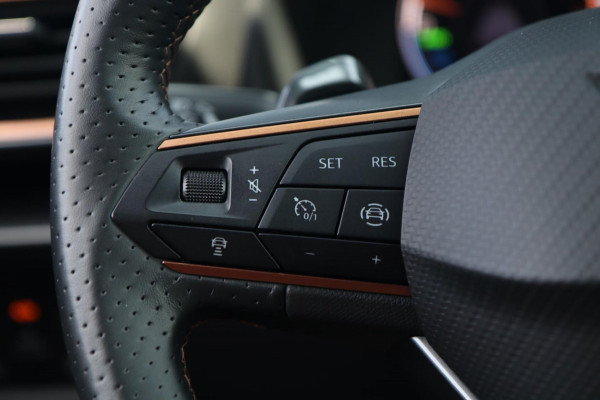 CUPRA Formentor VZ e-Hybrid 245 PK Performance Copper Edition / KEYLESS / ACC / CAMERA / DODEHOEK / CARPLAY