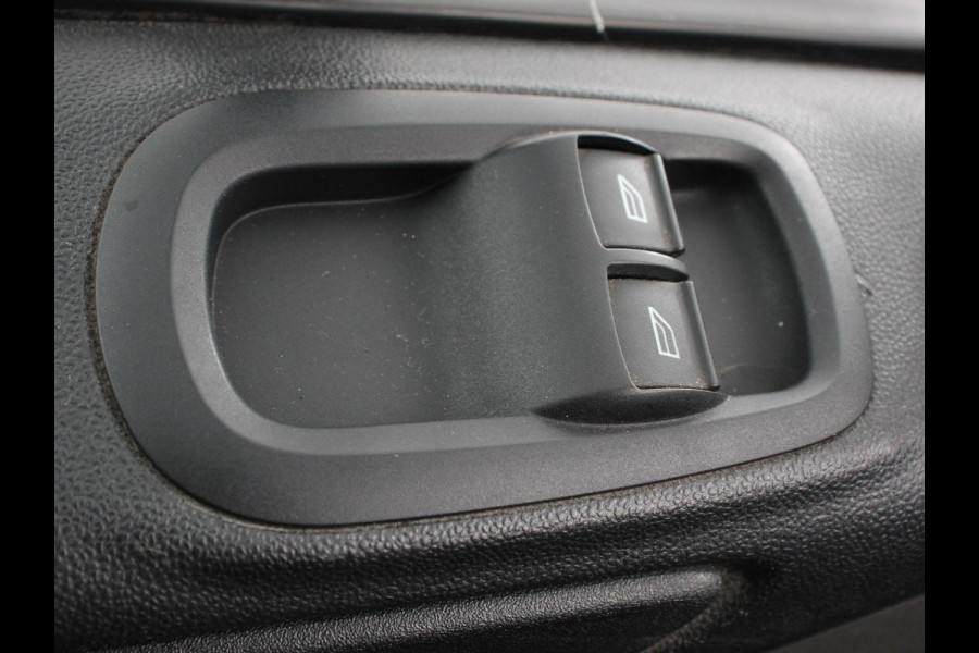 Ford Transit Custom L2H1 Dubbele cabine Trend Climate control Cruise control LED Parkeersensoren Trekhaak Apple Carplay/ Android Auto