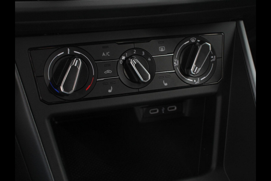 Volkswagen Polo 1.0 TSI DSG R-Line Black Pack Navigatie Apple Carplay/Android Auto Adaptive Parkeersensoren Stoelverwarming Virtual Cockpit Ledverlichting Climate Control
