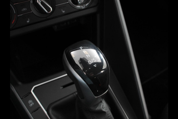 Volkswagen Polo 1.0 TSI DSG R-Line Black Pack Navigatie Apple Carplay/Android Auto Adaptive Parkeersensoren Stoelverwarming Virtual Cockpit Ledverlichting Climate Control