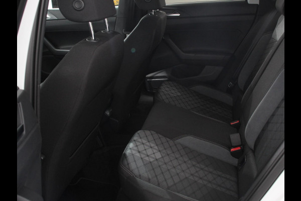 Volkswagen Polo 1.0 TSI DSG R-Line Black Pack Navigatie Apple Carplay/Android Auto Adaptive Parkeersensoren Stoelverwarming Virtual Cockpit Ledverlichting Climate Control