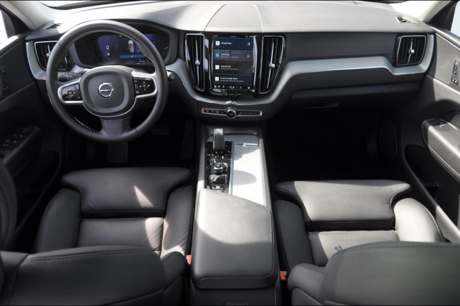 Volvo XC60 T6 350PK Automaat AWD Plus Dark Long range / Trekhaak /Adaptieve cruise control / Panoramadak / Apple carplay / Parkeersensoren met 360 camera / Elektrische achterklep / Elektrische stoelen met geheugen / Stoel en stuurwielverwarming