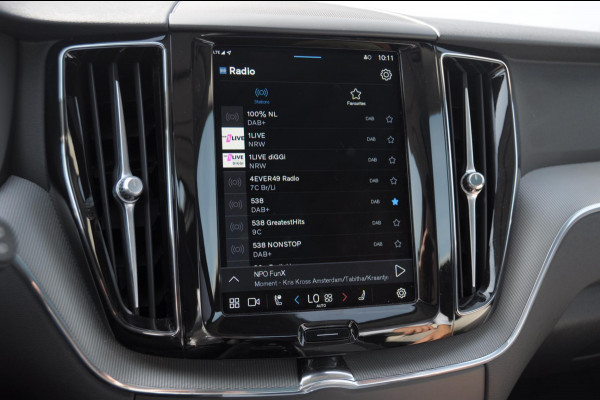 Volvo XC60 T6 350PK Automaat AWD Plus Dark Long range / Trekhaak /Adaptieve cruise control / Panoramadak / Apple carplay / Parkeersensoren met 360 camera / Elektrische achterklep / Elektrische stoelen met geheugen / Stoel en stuurwielverwarming