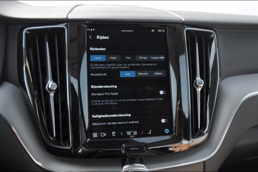 Volvo XC60 T6 350PK Automaat AWD Plus Dark Long range / Trekhaak /Adaptieve cruise control / Panoramadak / Apple carplay / Parkeersensoren met 360 camera / Elektrische achterklep / Elektrische stoelen met geheugen / Stoel en stuurwielverwarming